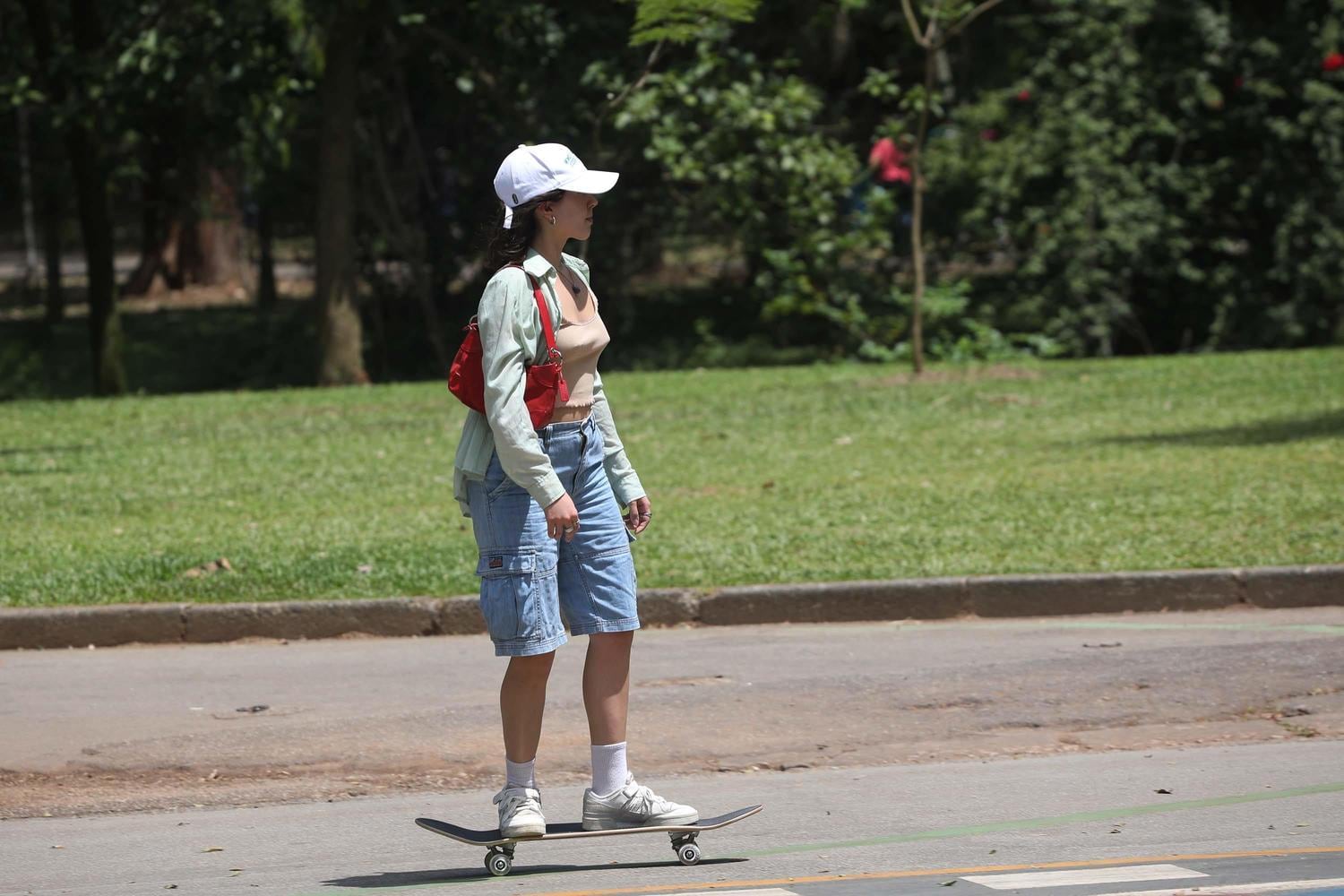 Em São Paulo, a festa oficial da prefeitura foi cancelada após a descoberta da variante Ômicron. Desde então, os atendimentos e as internações por síndrome gripal aumentaram consideravelmente, e a prefeitura investiga se o vírus influenza ou a variante estão por trás da piora da situação