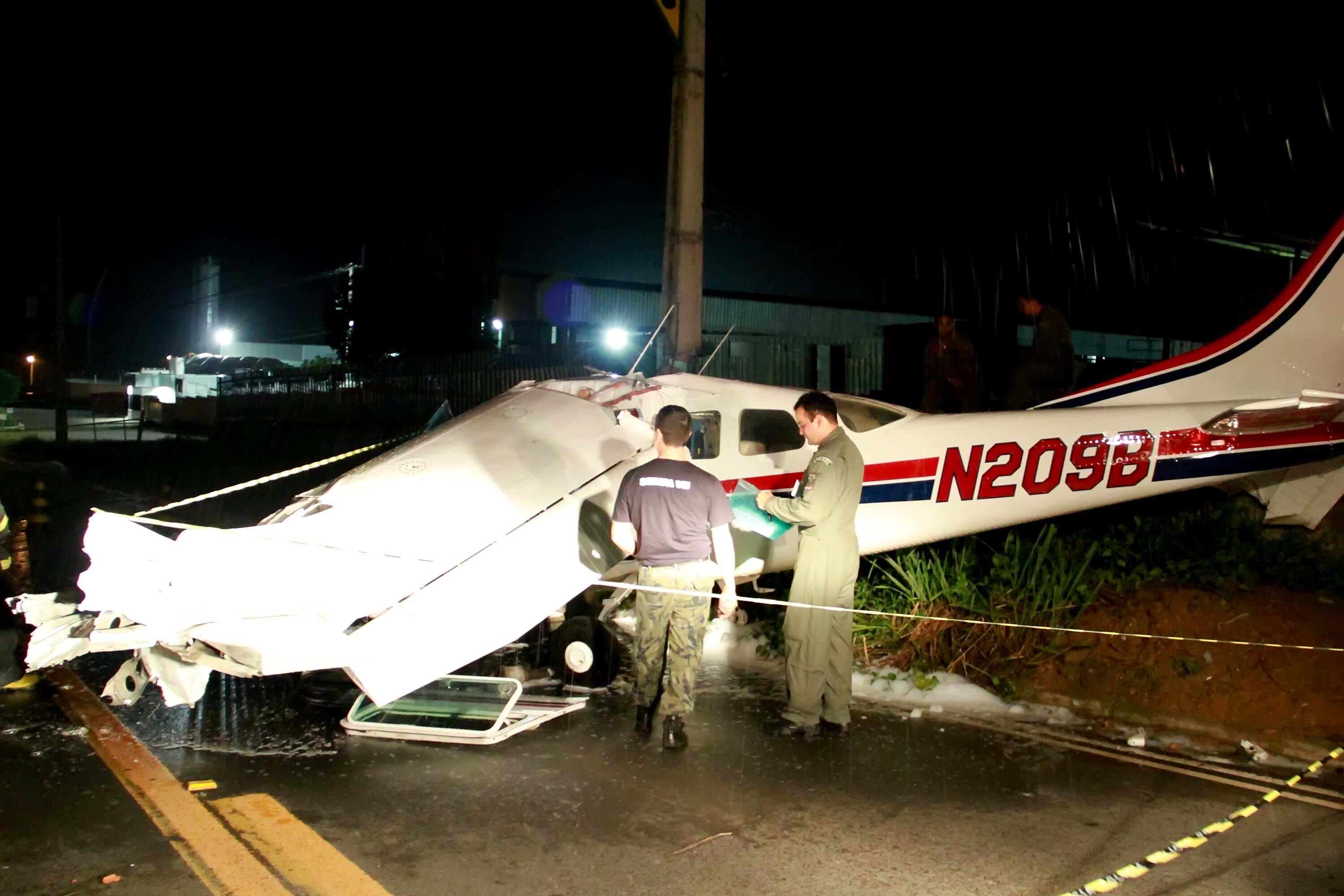Aeronave faz pouso forçado em avenida de Manaus (AM)