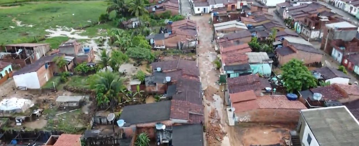 Após chuvas, Bahia tem dez mortes e 51 cidades em emergência
VEJA MAIS