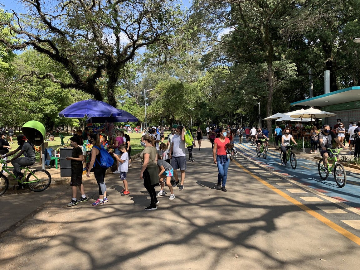  
SP - MOVIMENTO/PARQUE/IBIRAPUERA - GERAL
Movimentação intensa de visitantes no Parque do Ibirapuera, na zona sul da cidade de São Paulo, em tarde de sol e calor neste domingo, 2 de maio de 2021.
 
Foto: LECO VIANA/THENEWS2/ESTADÃO CONTEÚDO
TN220210502015 - 02/05/2021 - 14:36
SP - MOVIMENTO/PRAIAS/SANTOS – GERAL
 
