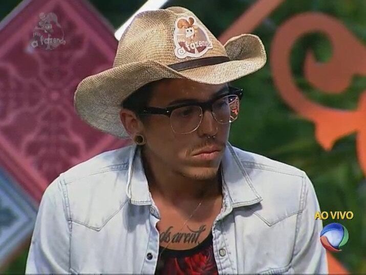 O Poder da Chave fez do peão o último Fazendeiro da temporada
+ Assista ao momento: Com 44,38% dos votos, DH é o grande vencedor da sétima temporada da Fazenda
+ Relembre alguns dos banhos sensuais que marcaram a Fazenda 7
+ Reveja as maiores amizades criadas entre os peões em A Fazenda 7
+ Reveja as maiores brigas e barracos da sétima edição do reality
+ Reveja os peões que mostraram mais do que queriam no reality
+ Reveja os peões mais polêmicos de A Fazenda 7