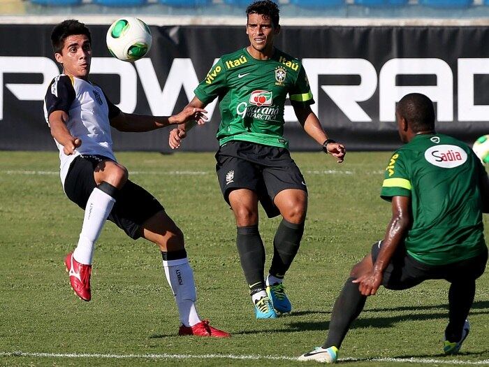 Seleção realizou atividade sob olhares dos torcedores