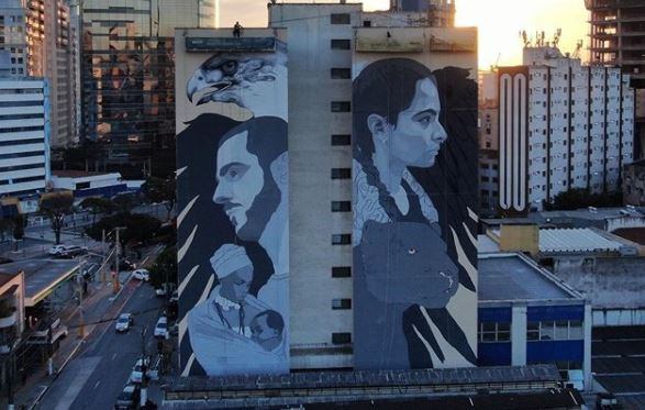 A artista visual mexicana Paola Delfin colaborou com o catarinense Mateus Bailon na realização desta empena que fica na rua dos Pinheiros, número 1474