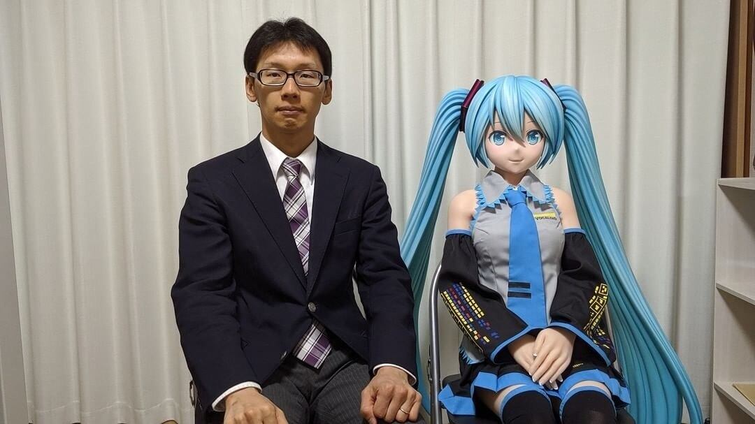 Japonês Akihiko Kondo é casado há quatro anos com um holograma