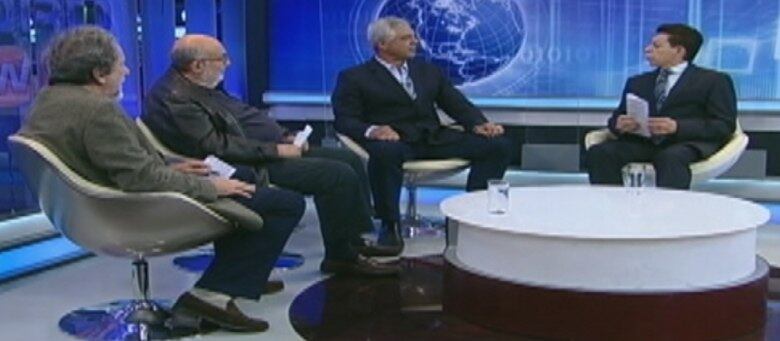 Na área da saúde, uma das perguntas foi sobre a opinião do
candidato com relação ao programa Mais Médicos.



— Tivemos contratos fraudulentos, de semiescravidão, em
relação aos profissionais de medicina cubanos. Grande parcela dos seus salários
foi tungada pelo governo cubano, sim. São Paulo tem 290 profissionais no
programa. Precisamos de fórmulas para ter mais profissionais na cidade, pelo
menos 800, mas não vejo o Mais Médicos como saída, não inspira credibilidade