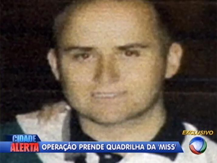 De acordo com a investigação polícia, Eder de Souza Conde, conhecido como o Fernandinho Beira-Mar do Paraná, movimentava R$ 6 milhões por ano com o tráfico de cocaína no Estado. Veja na reportagem!