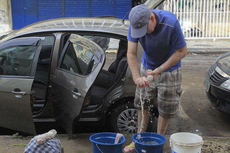 Forte temporal alagou diversas ruas da cidade e interditou vias