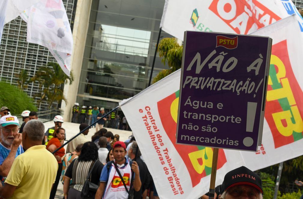 Manifestantes fizeram protesto em frente à Alesp, na zona sul de São Paulo