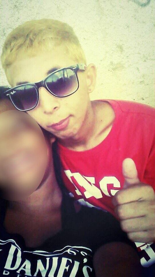 De acordo com a polícia, o rapaz tinha uma longa ficha
criminal e já tinha sido apreendido em outras ocasiões. A execução pode estar
relacionada a um assalto do qual Bruno participou