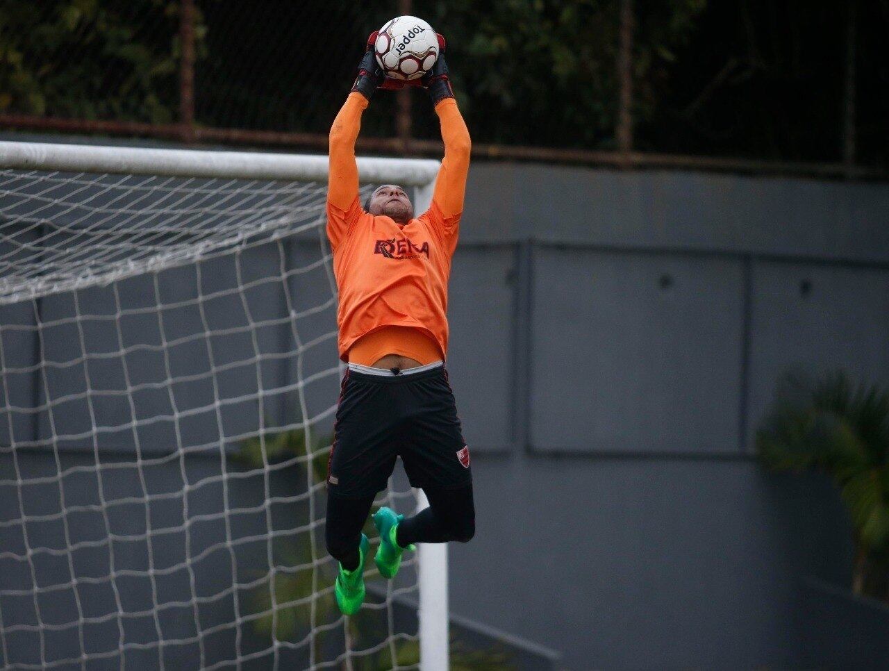 Rodolfo é o goleiro do Oeste na Série B