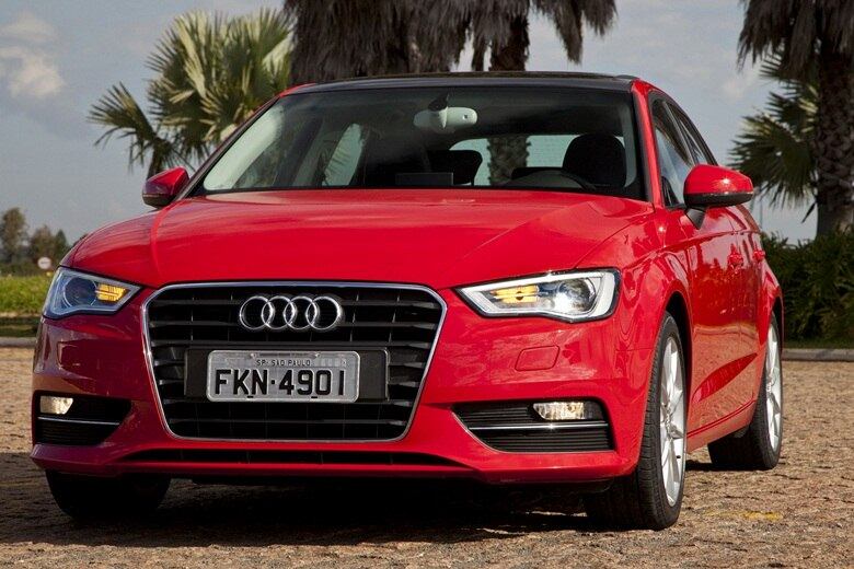 Audi A3 Sportback — Lançado em meados de 2013, a nova geração do A3 chegou para "popularizar" ainda mais a gama de veículos da marca alemã, com preço na faixa de hatchs como os novos VW Golf e Fusca e o Citroën DS3. A versão sedã se tornará nacional em 2015 e o hatch pode ganhar cidadania brasileira no futuro


Motor: 1.4 16V turbo gasolina

Potência: 122 cv a 5.000 rpm

Torque: 20,4 kgfm de 1.400 a 4.000 rpm

Câmbio: Automatizado, dupla embreagem, sete marchas

Preço: R$ 94.700