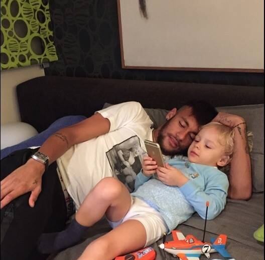 Neymar e seu filho Davi Lucca são o xodó um do outro. E o craque do Barcelona e da seleção brasileira adora mostrar todo o amor que sente pelo pequeno


