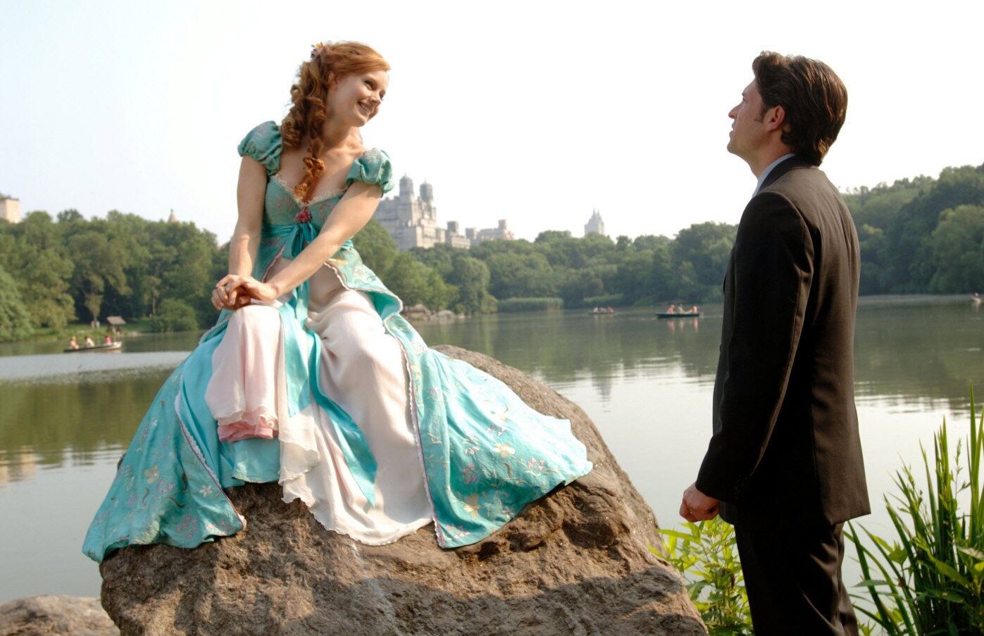 Em 2007, Encantada reuniu Amy Adams e Patrick Dempsey e foi um verdadeiro sucesso entre os adolescentes. À época, surgiram rumores sobre a continuação do filme, mas só agora, dez anos depois, o projeto começou a sair do papel e já ganhou até título: Desencantada