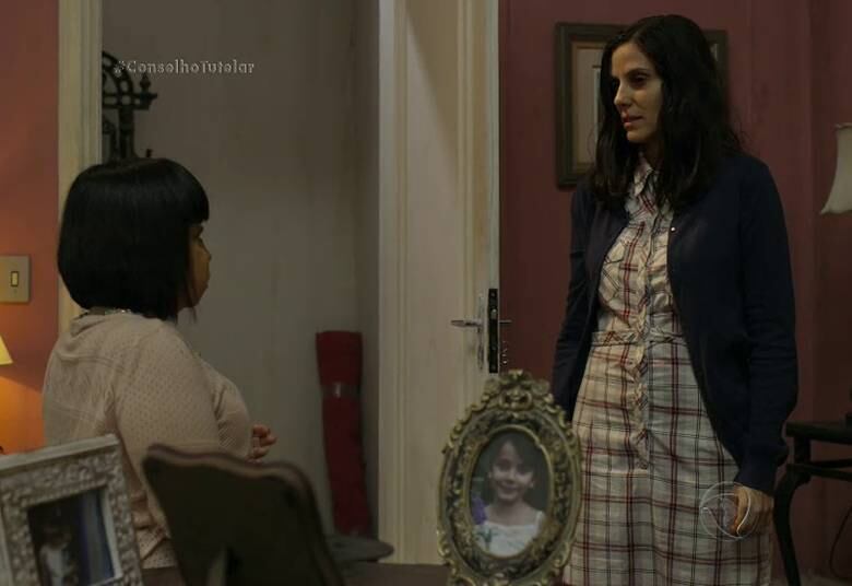 Desconfiada, Estér decidiu ir até a casa de Silmara para uma conversa. Chegando lá, a psicóloga descobre que ela já teve uma filha que foi assassinada