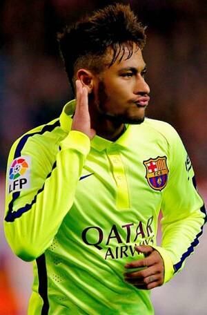 Na semana passada, Neymar fez aniversário e recebeu muitas homenagens. No entanto, as mensagens acabaram revelando o apelido do atacante entre alguns amigos: minhoca. O goleiro Julio Cesar e o zagueiro David Luiz foram os responsáveis por entregar o companheiro de seleção.

Porém, Neymar não é o único jogador que tem apelido. Veja a lista a seguir