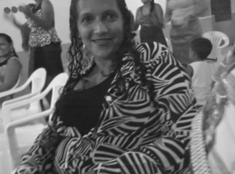 De acordo com o delegado, no meio do término do relacionamento, estava
em jogo a casa da família. O homem queria que Ana Paula Nobre, de 38 anos,
vendesse o imóvel e dividisse o dinheiro, mas ela não aceitou