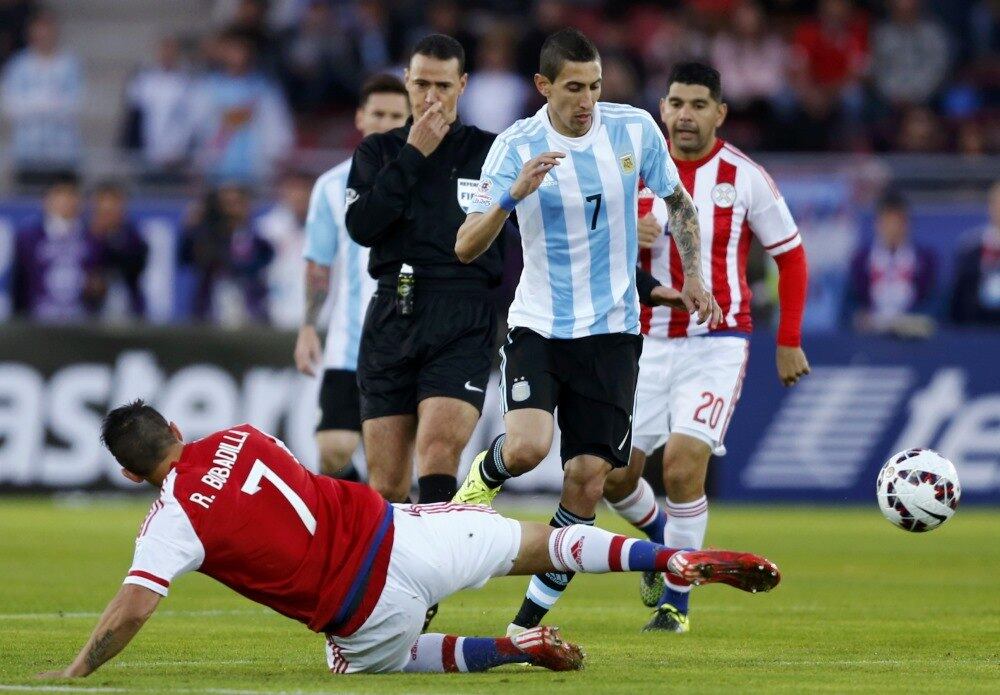 Sem vencer a Copa América desde
1993, a Argentina aposta as suas fichas em Lionel Messi e no elenco estrelar da
Albiceleste. Angel Di María pode ser considerado o segundo grande nome da equipe.
Em baixa no Manchester United, ele é o meia-atacante mais valorizado da competição.
Siga o Top 10