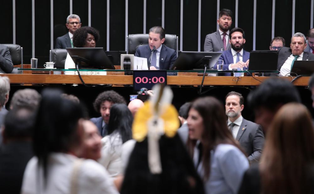 Fim da escala 6×1 avança no Congresso e eleva receio de setores produtivo e financeiro Fim da escala 6×1 avança no Congresso e eleva receio de setores produtivo e financeiro