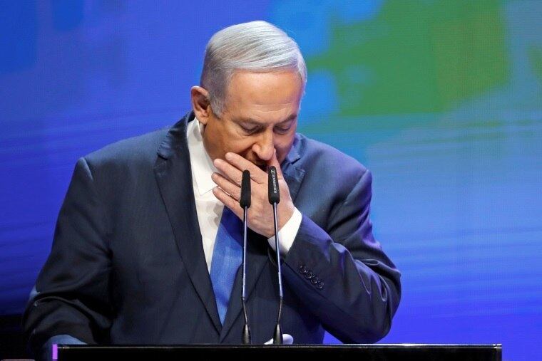 Netanyahu tosse em conferência, nesta terça (27)