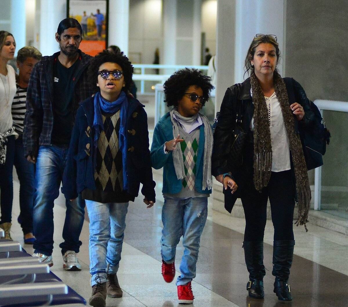O ator mirim J.P. Rufino e seu irmão também mostraram todo seu estilo com looks descolados