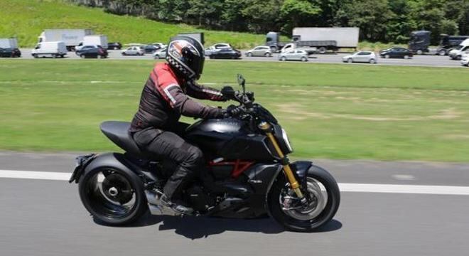A ciclística foi alterada e deixou a Diavel 1260 S muito mais ágil nas mudanças de direção