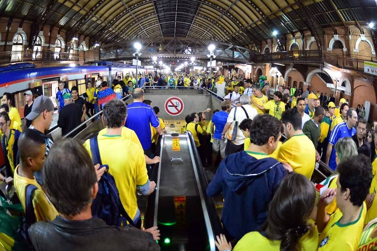 Trem e metrô são as melhores opções para chegar ao estádio