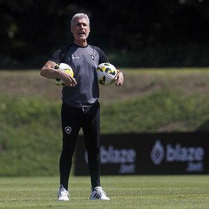 Luís Castro precisa engrenar o Botafogo no segundo turno do Brasileirão