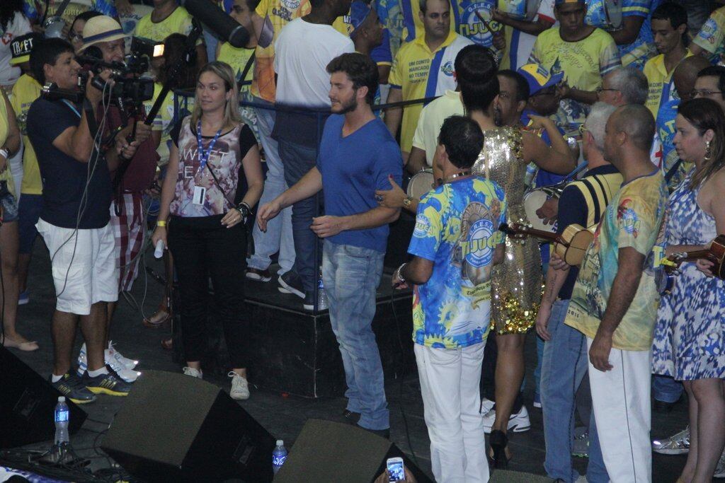 Klebber e Juliana Alves na quadra