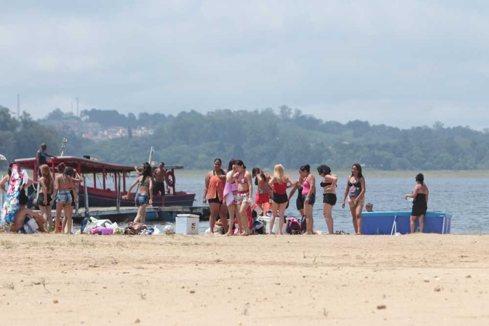 A represa de Guarapiranga, na zona sul da cidade, também foi uma alternativa para os paulistanos que quiseram aproveitar o sol