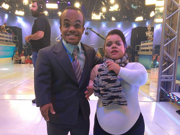 

A mulher de Marquinhos contou que uma das dificuldades de
sua gestação é comprar roupas



— Nossa, está super difícil, comprei um monte de roupas e
estou perdendo tudo. Eu tenho muitos vestidos, mas como agora está frio nem
posso usar. Pra vir no programa não dá para usar também, porque não aparece a
barriga. A barriga está crescendo muito rápido

+ Aproveite e confira as matérias do programa Domingo Show

+ Já curtiu a página do Domingo Show no Facebook? É só clicar!

+ Siga o Domingo Show no Twitter e receba todas as notícias do programa
