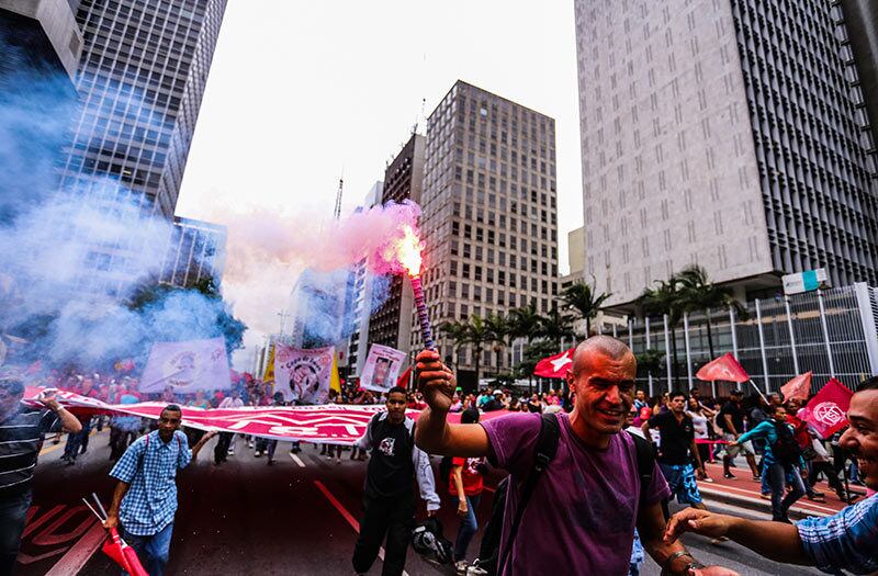 Os protestos fazem parte do "Dia nacional de mobilização em defesa da democracia". Além da CUT, participam da organização a CTB, a Intersindical e movimentos como MST (Movimento dos Trabalhadores Rurais Sem-Terra), MTST (Movimento dos Trabalhadores Sem-Teto), UNE (União Nacional dos Estudantes), FBP (Frente Brasil Popular) e FPsM (Povo sem Medo).
