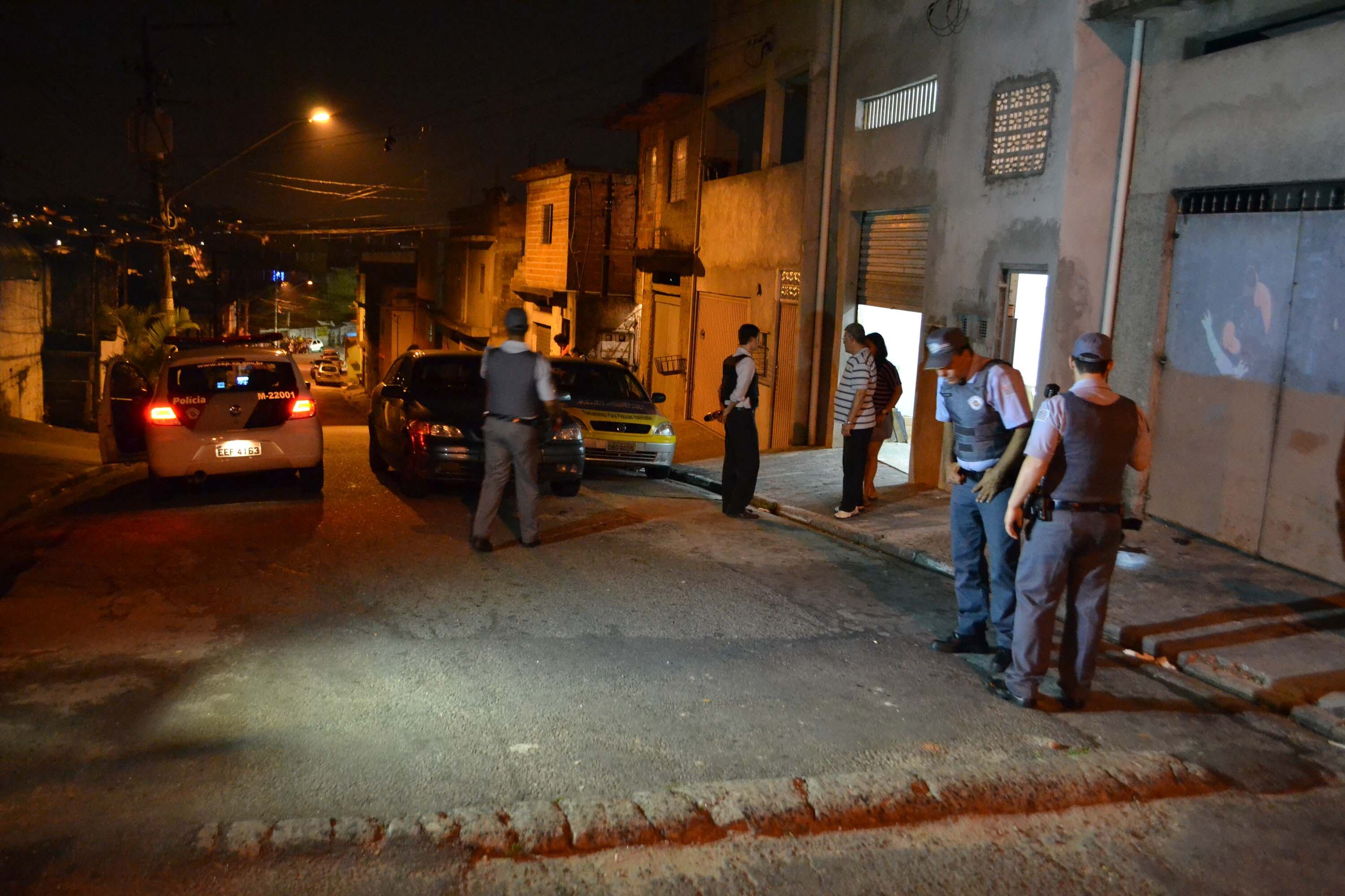 Pelo menos sete pessoas foram baleadas no Jardim São Luís, na zona sul de São Paulo, na noite desta terça-feira (4)
