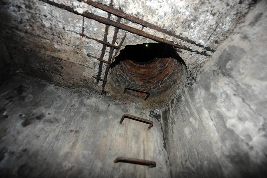 O
marido de Quan, Liu Wancang, 68, mora em um compartimento parecido nas
redondezas, mas eles raramente se comunicam. 


— Ele só briga comigo