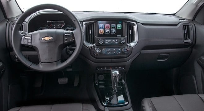 Painel mantém o ótimo padrão de acabamento adotado na reestilização