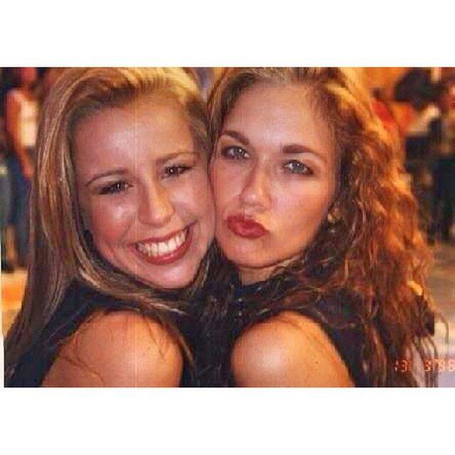 — Diane Dantas e Andrezza Cruz. Muitas pessoas dizem que na época de Paquitas, existia uma certa "disputa" entre as duas. Se é verdade ou não, não sabemos, mas que as duas são ótimas em tudo o que faziam e são muito queridas e grandes profissionais. O que vocês acham desses rumores? — questiona a página na Internet