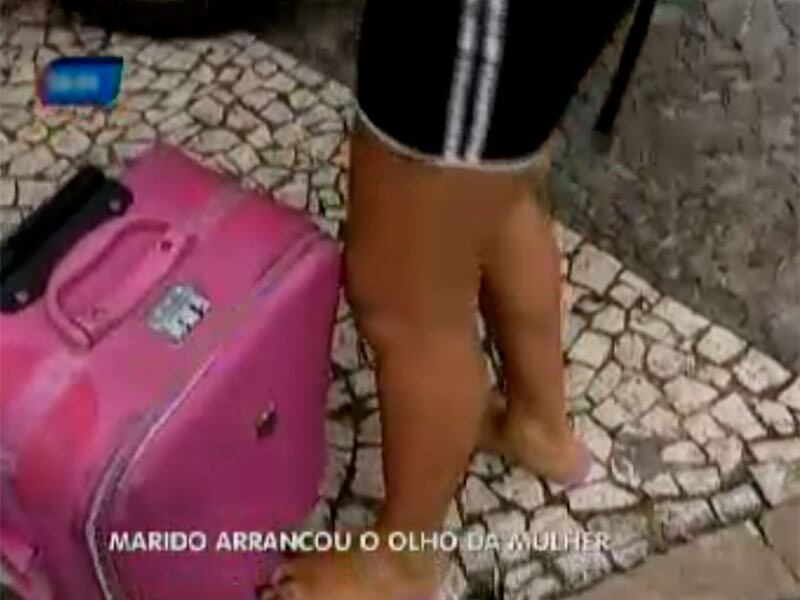 A jovem disse que está grávida, mas que o companheiro não gostou da novidade e ameaçou agredi-la até perder o bebê.

— Agora ele não vai ver a cara dele (filho)
