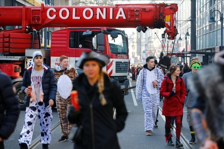 Em Colônia, o Carnaval é uma tradição de 195 anos. O comitê que organiza a festa todos os anos foi fundado em 1823. A temporada de Carnaval começa no dia 11 de novembro e a folia vai aumentando até chegar nos "dias loucos" de fevereiro, que vão da Weiberfastnacht (quinta-feira, o dia das mulheres), à Quarta-Feira de Cinzas