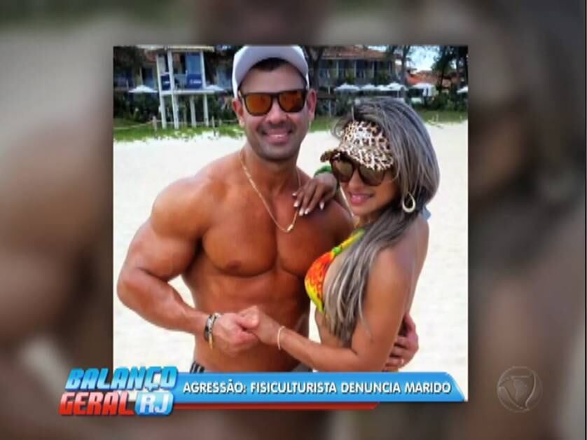 Aline conta que Carlos Henrique sempre foi muito autoritário e possessivo. 
— [Ele] gosta de ter o controle de tudo, não só como marido, como em casa, com os alunos