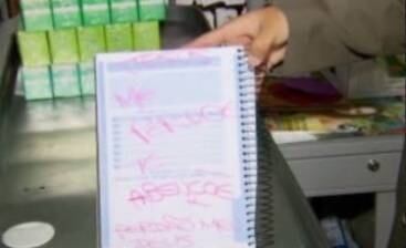 "Jesus me perdoe. Te Abençoe. Perdão, meu Deus". Esse foi o recado arrependido deixado em caderno de controle de fluxo de caixa de supermercado arrombado e furtado do bairro Nazaré, na região nordeste de Belo Horizonte. A mensagem foi encontrada por funcionários do estabelecimento quando eles chegaram para trabalhar. Os bandidos invadiram o local por uma janela durante a madrugada e reviraram tudo. Eles não foram presos