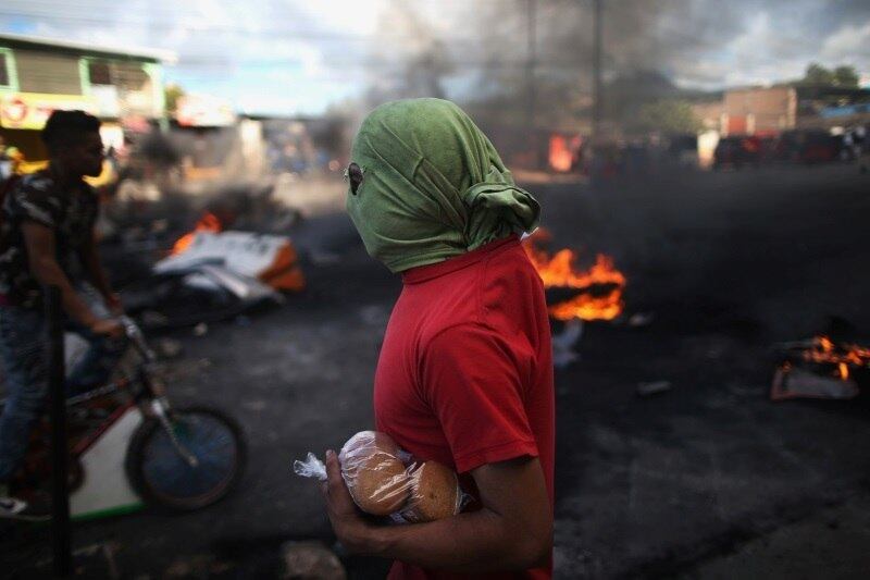 Luis Larach, presidente do lobby empresarial COHEP, disse à Reuters que a pequena diferença, de 1,5 ponto percentual entre os candidatos, significa que a contagem a mão será crucial