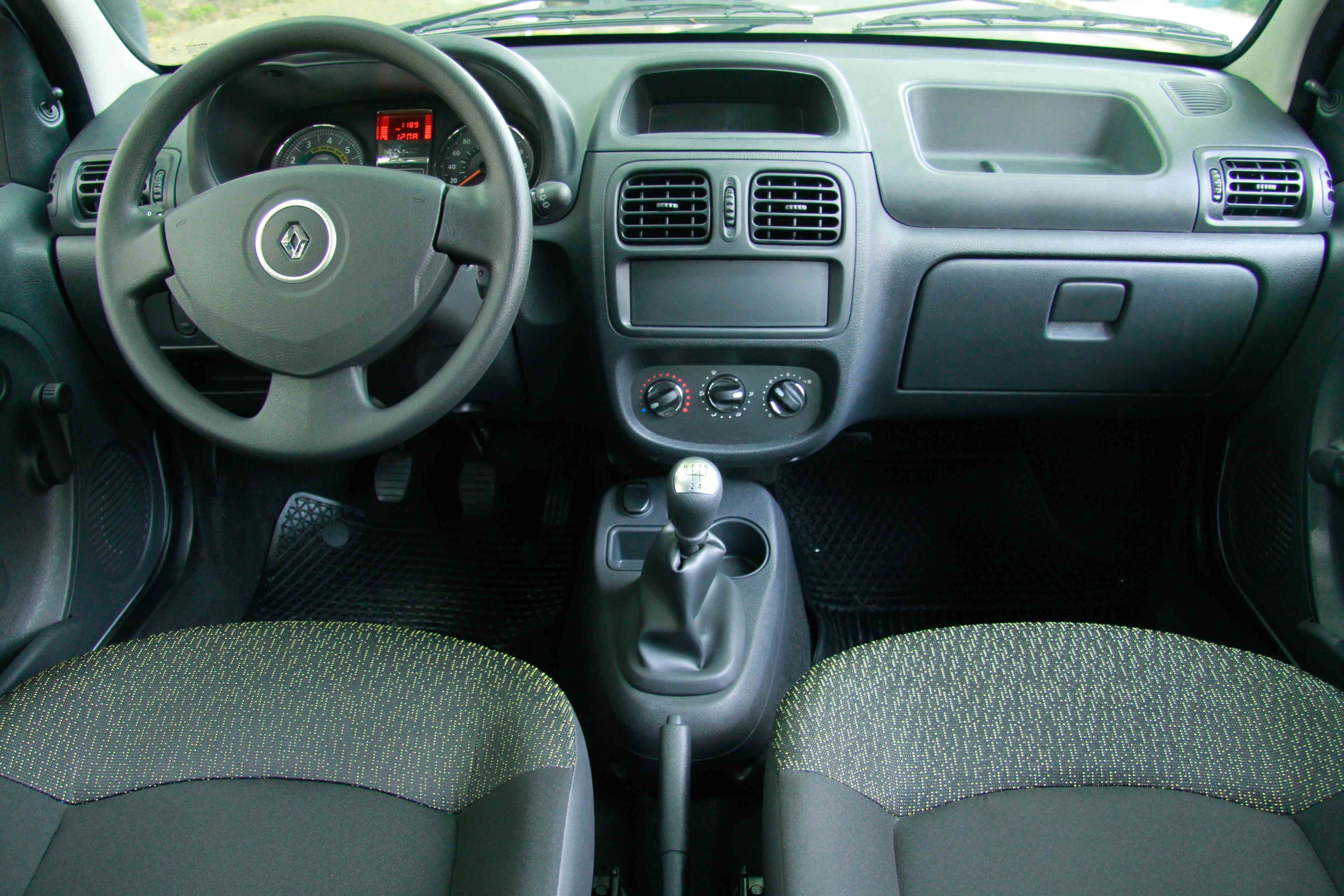 Interior simples peca no encaixe das peças plásticas