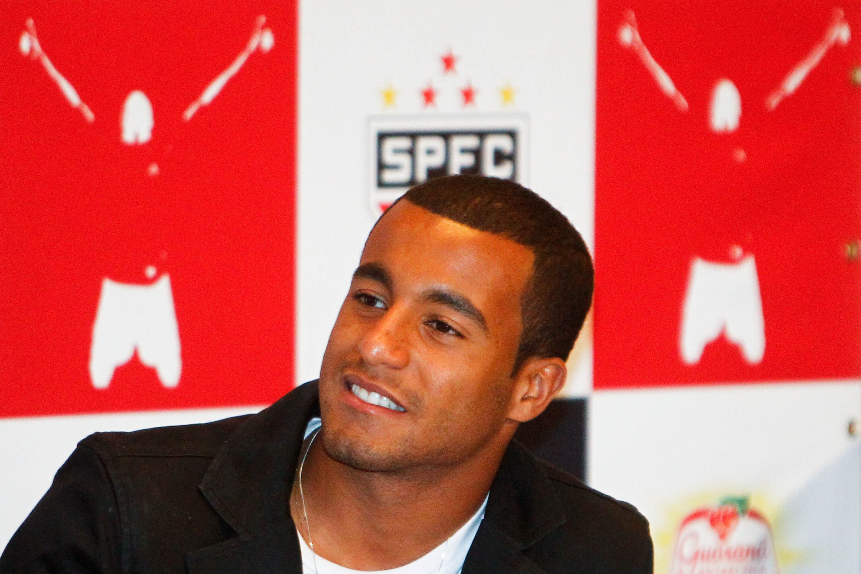 Lucas também foi ousado e foi jogar na França. Para conseguir levar o ex-são-paulino, o Paris Saint-Germain investiu cerca de R$ 108 milhões
