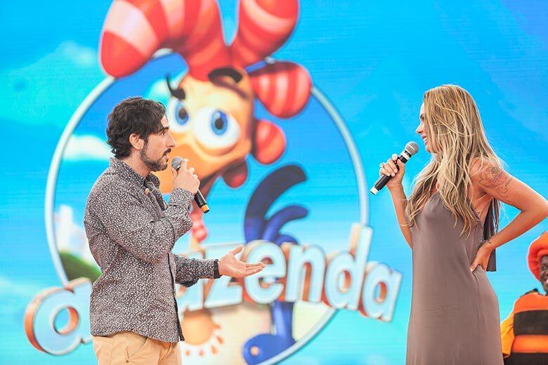 

— Já entrei mudada. É que as pessoas não estavam conhecendo
essa minha nova mudança. E a imprensa gosta muito de enfatizar os problemas, as
falhas, os momentos de fraqueza e esse foi um momento supervalorizado. O
carinho que tenho recebido nas redes sociais de falar de superação, classe e
elegância, de não me abalar, acho que foi um exemplo bom, principalmente para
os adolescentes

+ Vídeo: Cristina Mortágua revela que seu maior medo eram os bichos na Fazenda

+ Legendários também está no Facebook. Curta!

+ Siga a atração de Marcos Mion no Twitter!
