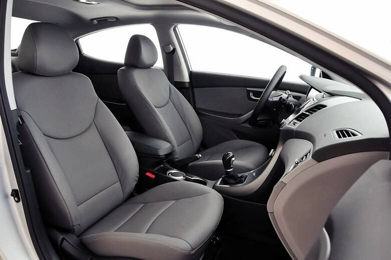 O espaço vertical também se mostrou limitado, já que não há bom espaço para as cabeças, especialmente na frente. O acabamento também pareceu modesto para a faixa de preços do Elantra (acima dos R$ 80.000). Mas o sedã é mais envolvente que decepcionante. Mesmo caro, vai seduzir muita gente no Brasil

Saiba tudo sobre carros! Acesse R7.com/carros