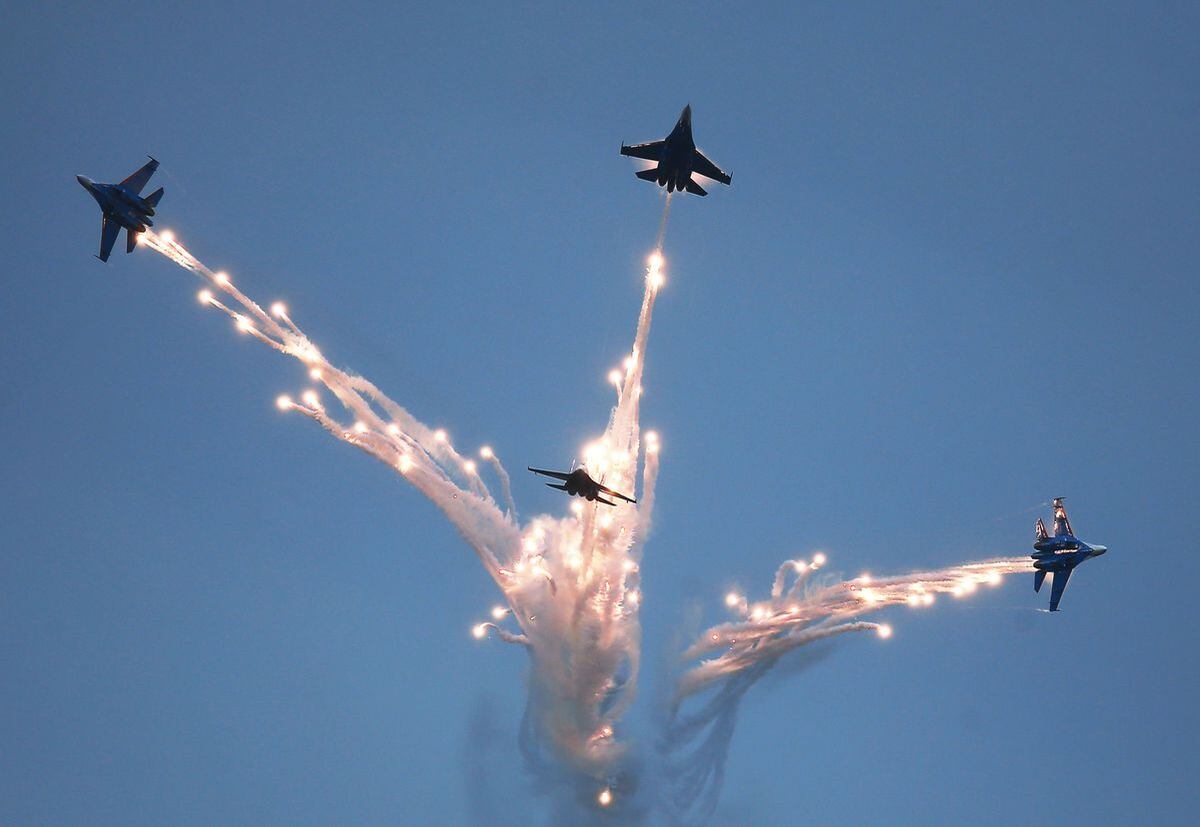 Também houveram shows de aeronaves e desafios subaquáticos.