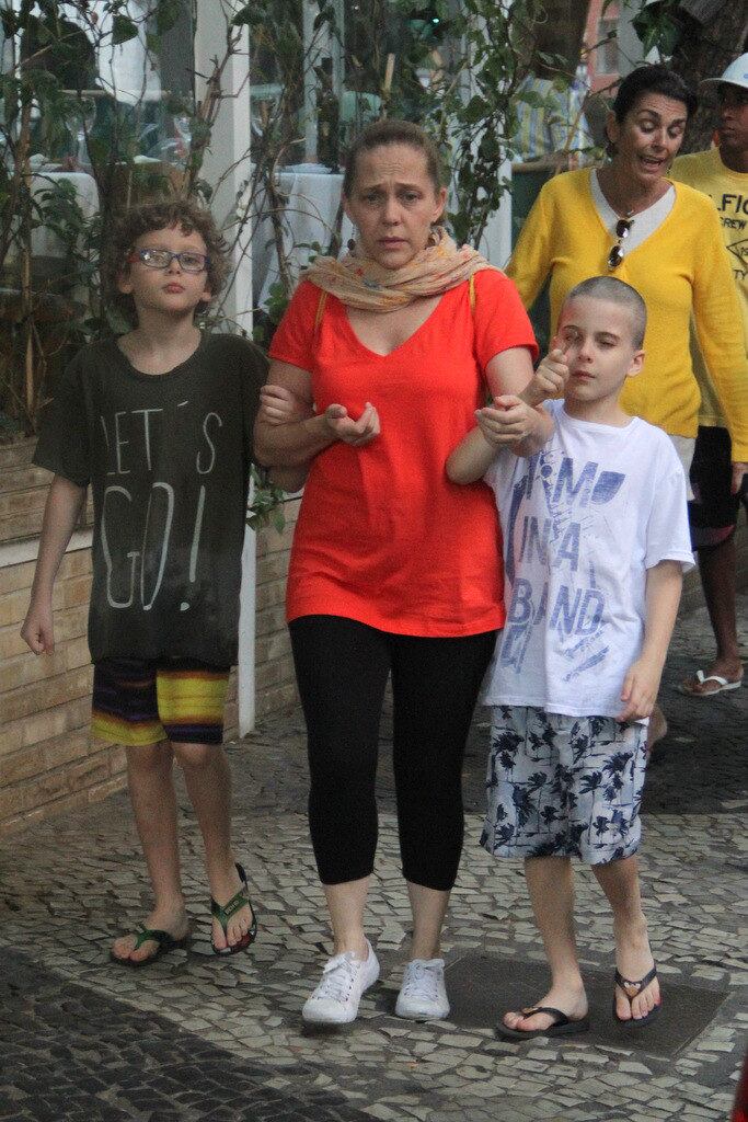 A atriz Isabela Garcia foi mais uma das famosas que aproveitaram o domingo (3) para curtir com a família