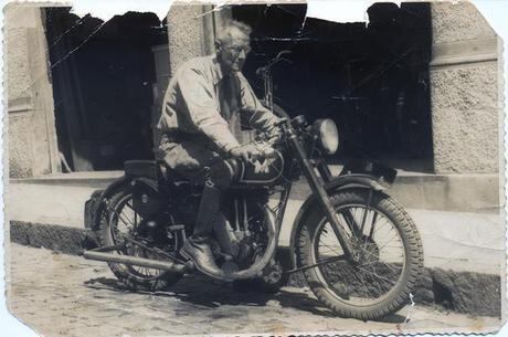 Constante Ceccarelli na sua Matchless G80 de 1948, moto estará na exposição