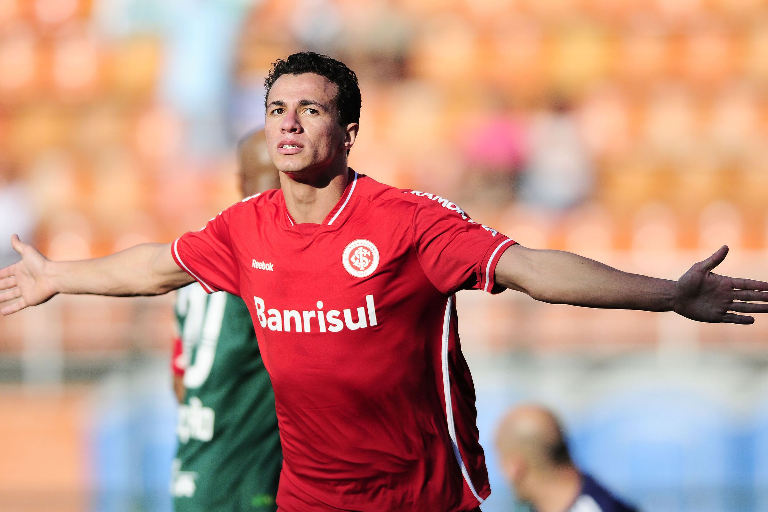 Leandro Damião é um dos principais centroavantes do País. O faro de gols do atacante fez com que o jogador fosse convocado para defender a seleção brasileira na Copa das Confederações. Entretanto, por conta de um lesão o atleta do Colorado acabou cortado e deu lugar a Jô, atacante do Galo. Mesmo sem a visibilidade que o torneio passa, grandes clubes europeus estão de olho no atacante. Confira a seguir