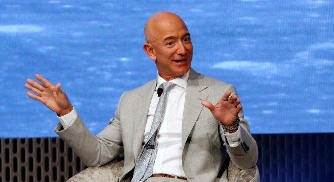 Bezos ganhou bilhões em um dia de resultado histórico da Amazon na bolsa