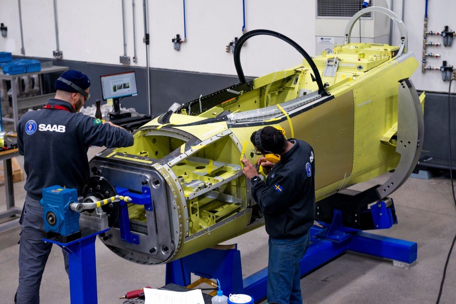 primeira fuselagem dianteira do Gripen E no Brasil